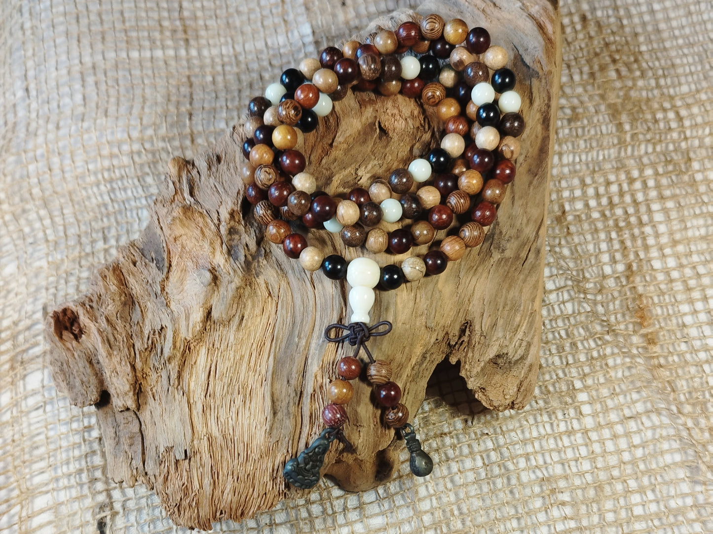 Holz und Knochen Mala