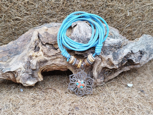 Silber Mandala mit Türkis & Koralle mit Ziegenlederband